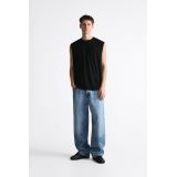Zara Wide fit jeans. Five pockets. Washed effect. Front zip and button closure.